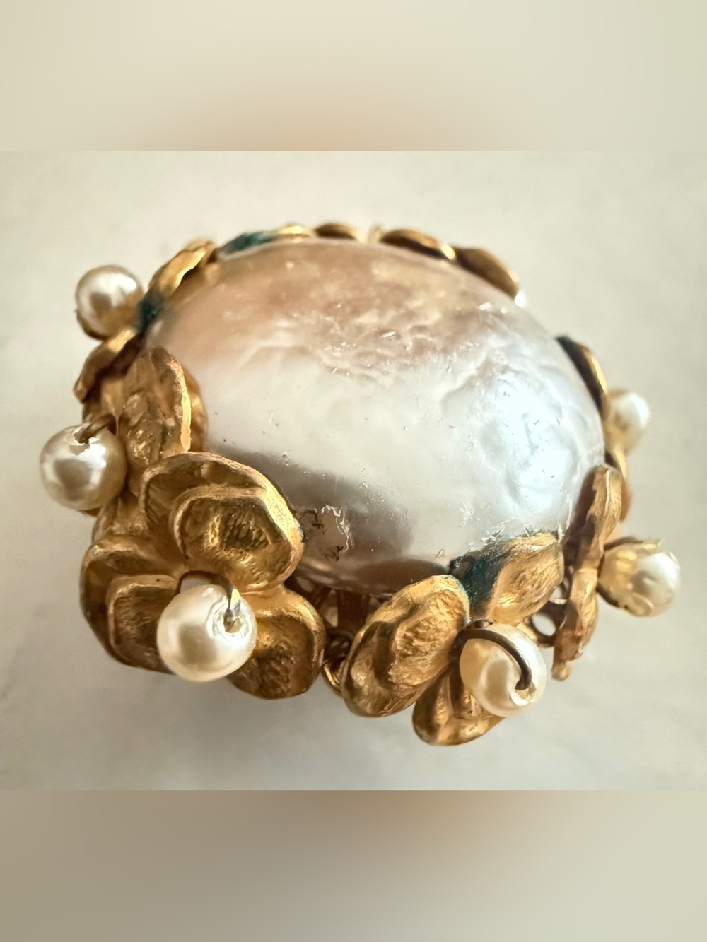 Vintage Miriam Haskell Faux Baroque Pearl Clip-On Earrings Gold Tone Signed - Picture 8 of 10